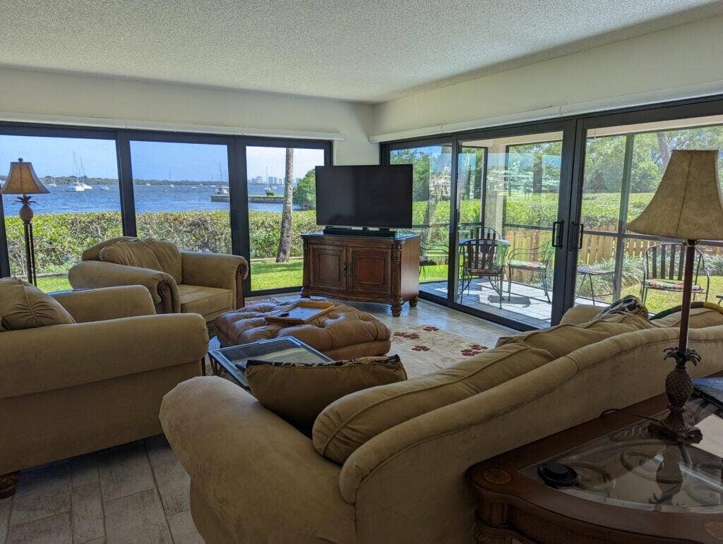 1640 Twelve Oaks Way, #101, North Palm Beach, North Palm Beach, FL 33408 1640 Twelve Oaks Way, #101, North Palm Beach, North Palm Beach, FL 33408