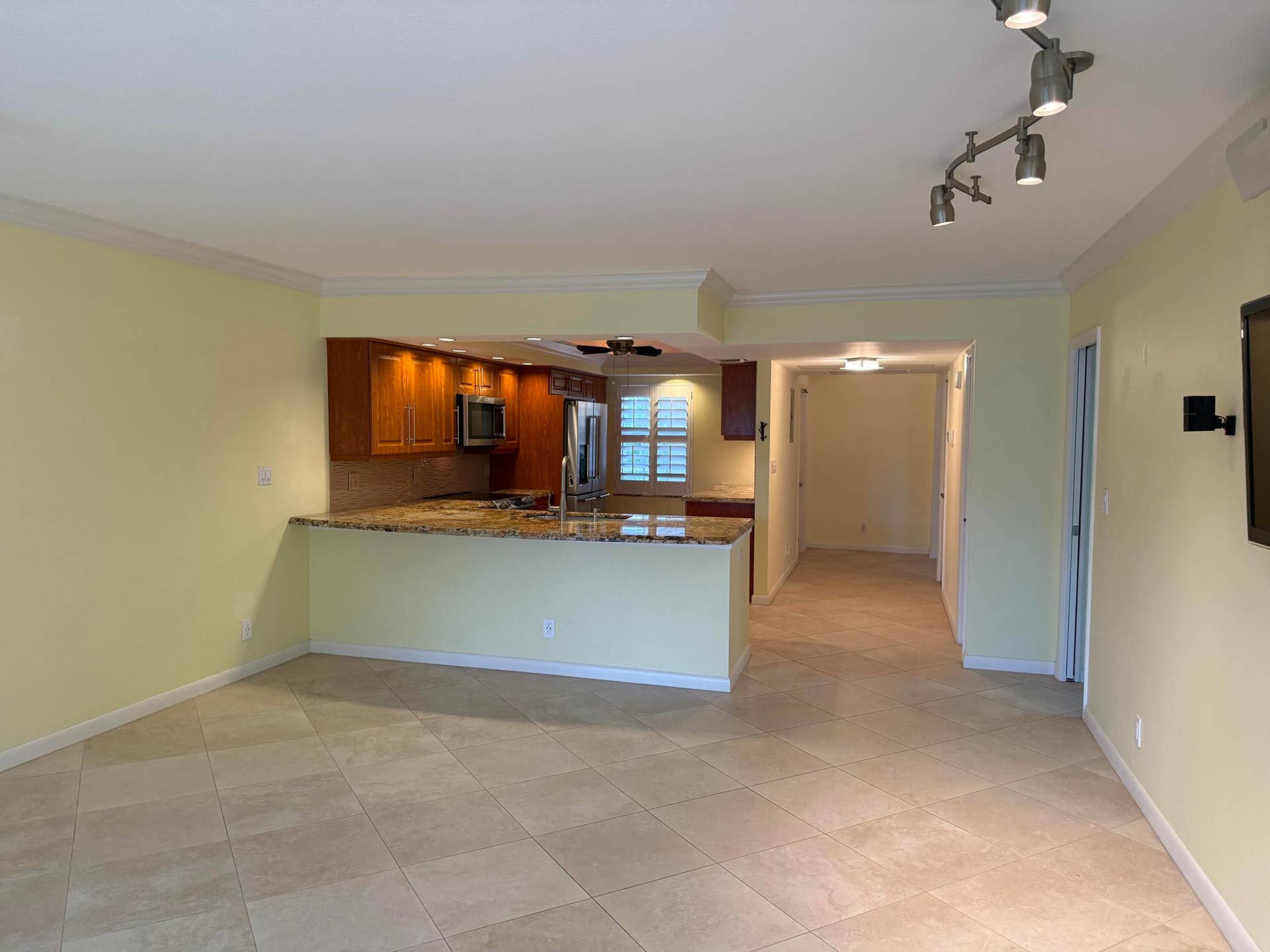 3930 Oaks Clubhouse Drive, #408, Pompano Beach, FL 33069 3930 Oaks Clubhouse Drive, #408, Pompano Beach, FL 33069