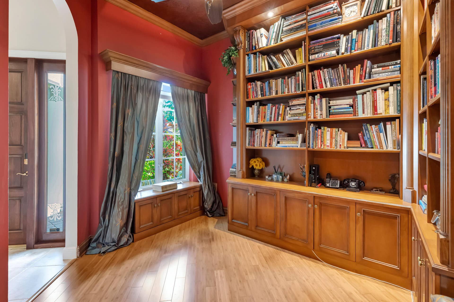 104 Renaissance Drive, North Palm Beach, FL 33410 Library with north facing windows