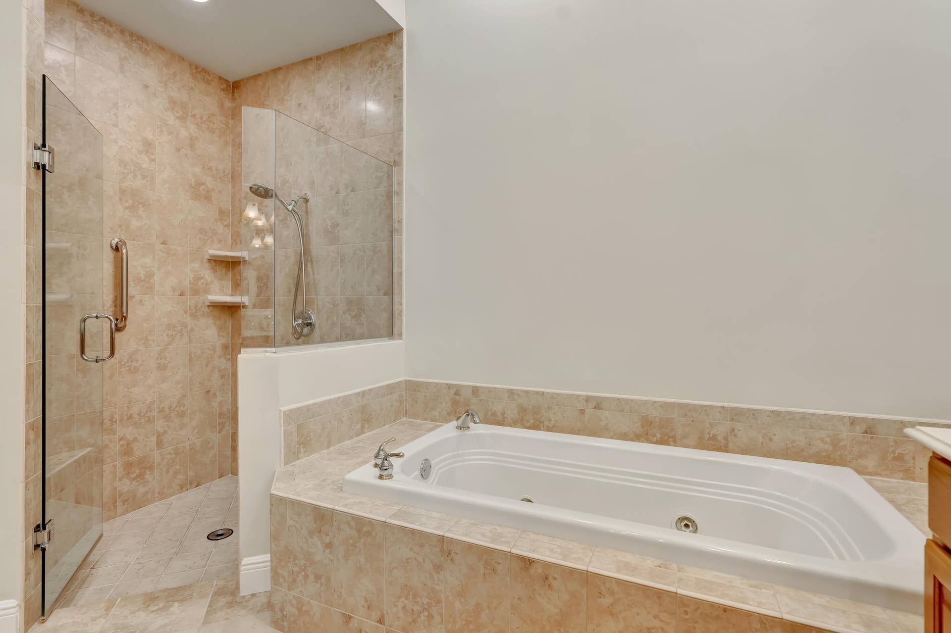 104 Renaissance Drive, North Palm Beach, FL 33410 spacious master/primary jacuzzi tub and walk in shower