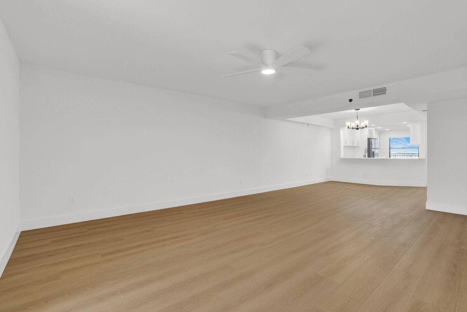 9260 SW 14th Street, #2508, Boca Raton, FL 33428 Living Room