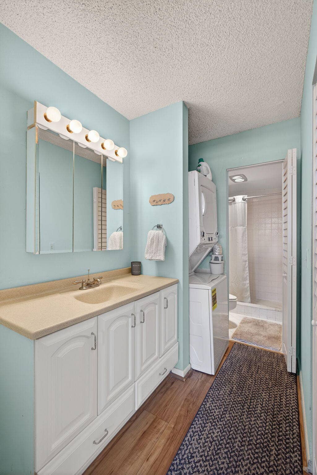 336 Golfview Road, #207, North Palm Beach, FL 33408 2nd bathroom