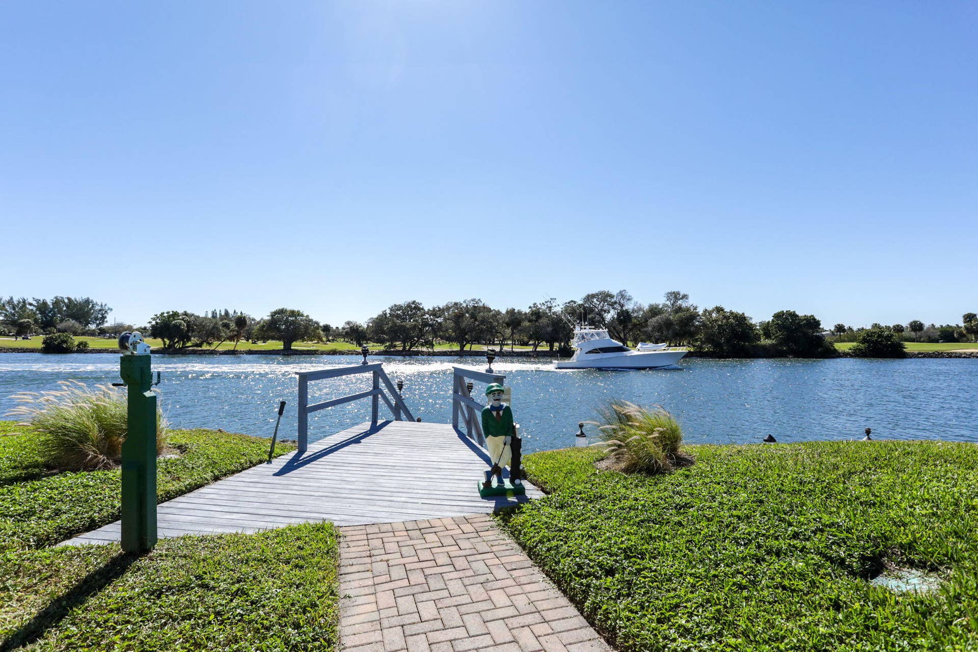 336 Golfview Road, #207, North Palm Beach, FL 33408 Private dock