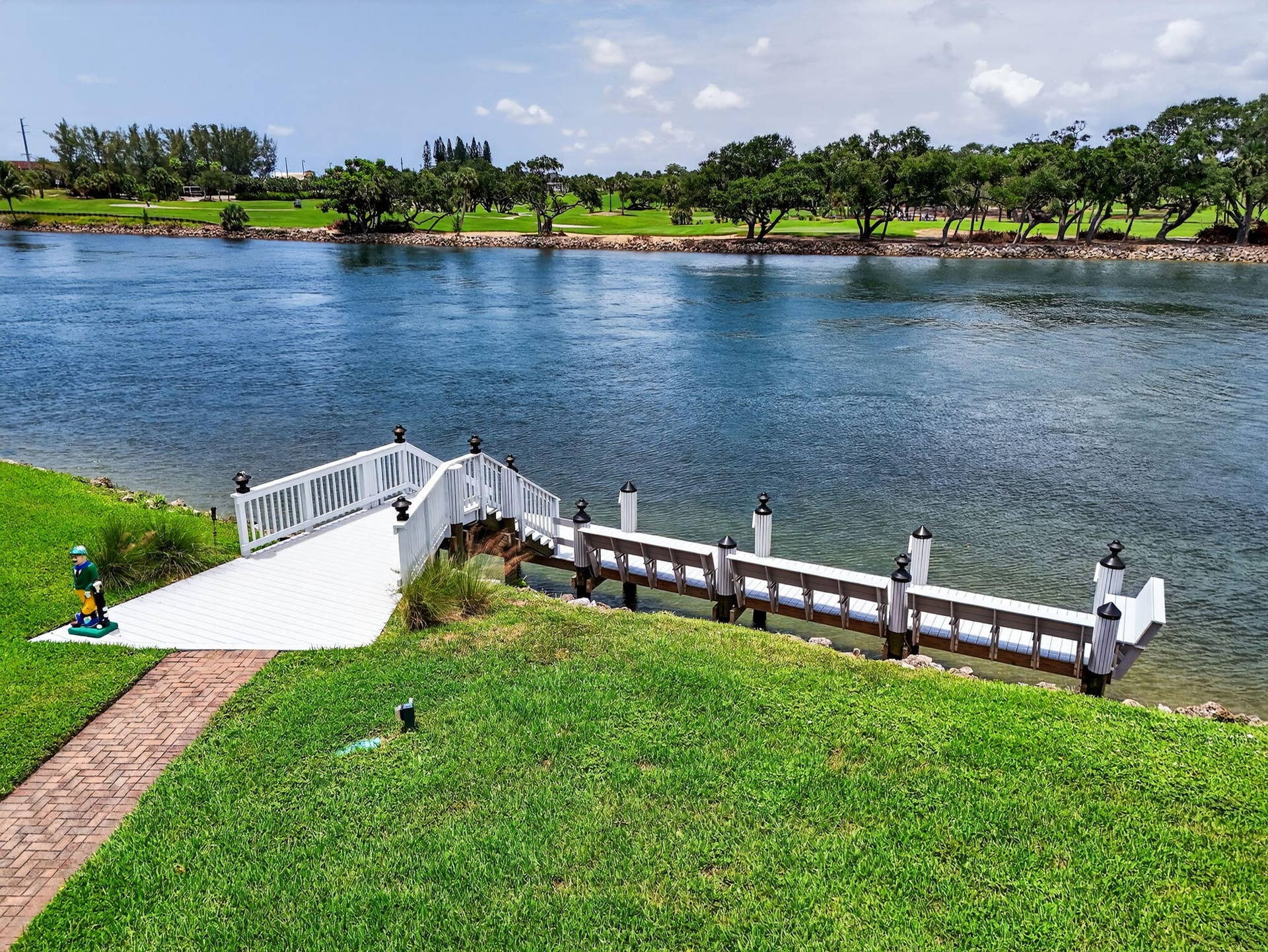 336 Golfview Road, #207, North Palm Beach, FL 33408 Private dock