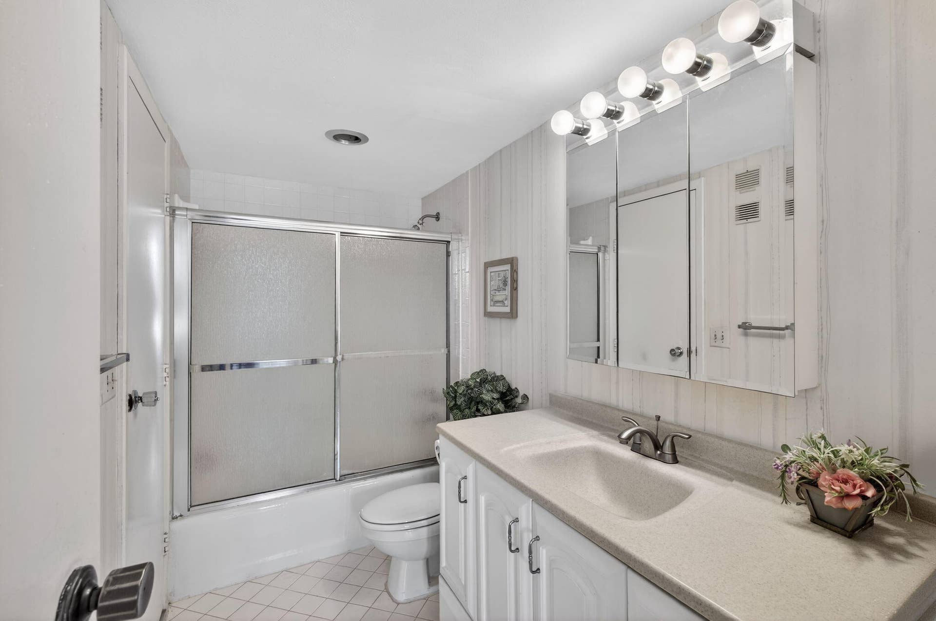 336 Golfview Road, #207, North Palm Beach, FL 33408 Master bathroom
