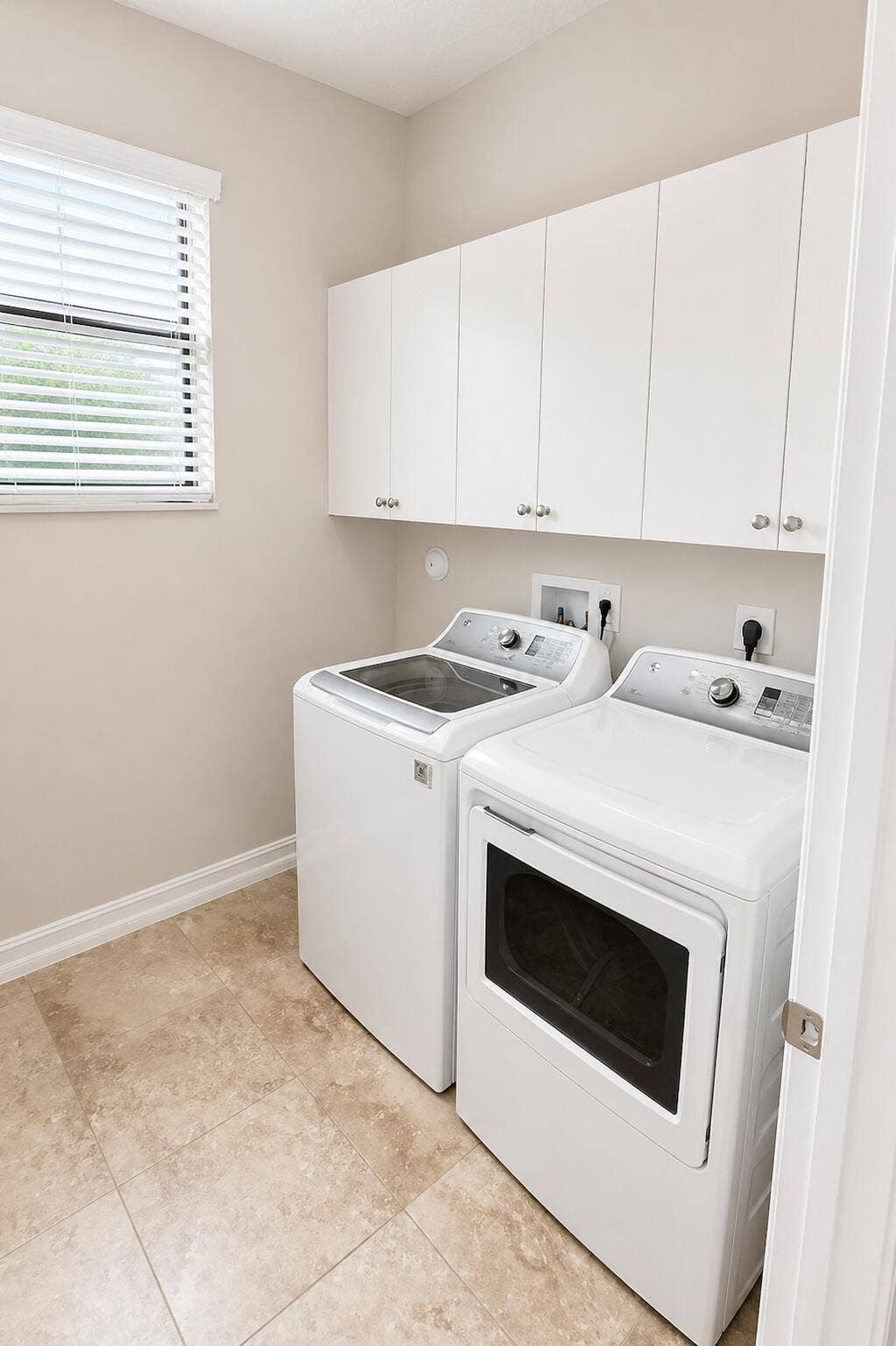 8079 Snowflake Obsidian Trail, Delray Beach, FL 33446 laundry room