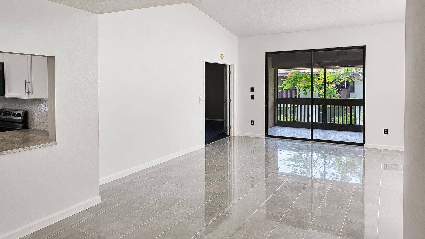9364 Sable Ridge Circle, #B, Boca Raton, FL 33428 livingroom