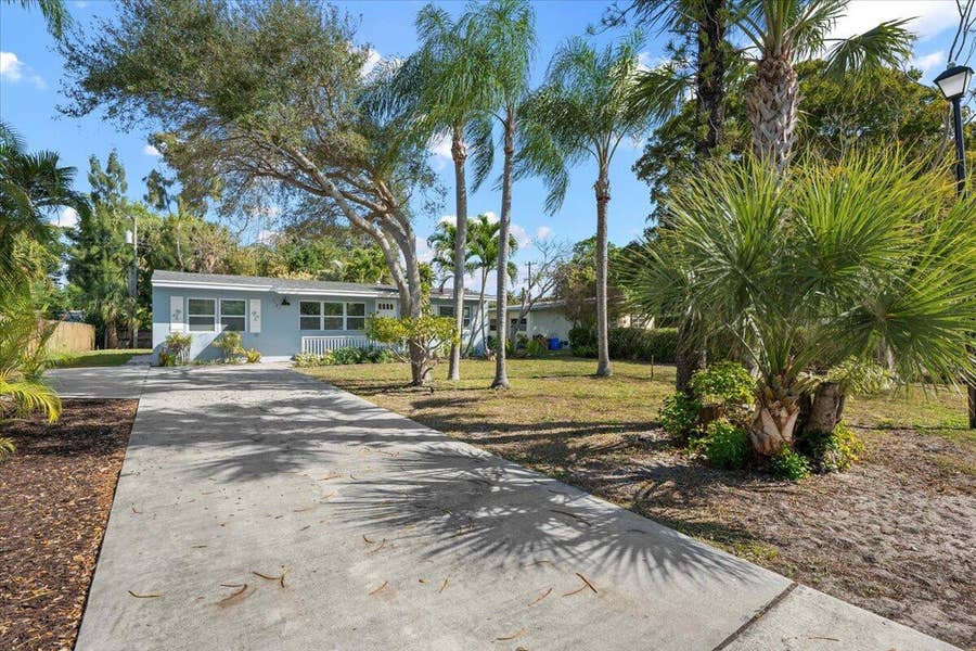 Property photo for 2585 Lorraine Court, North Palm Beach, FL