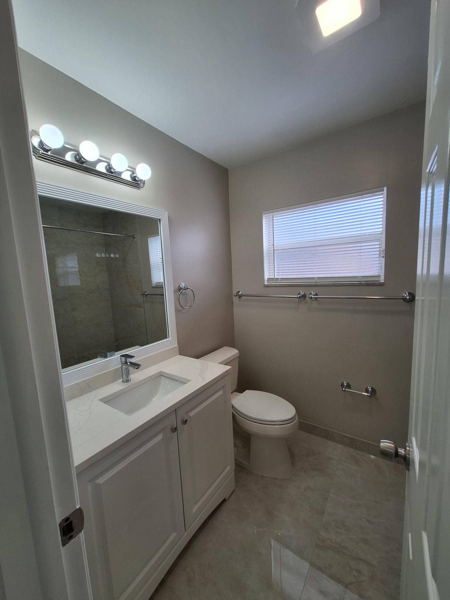 17) Master Bathrooom