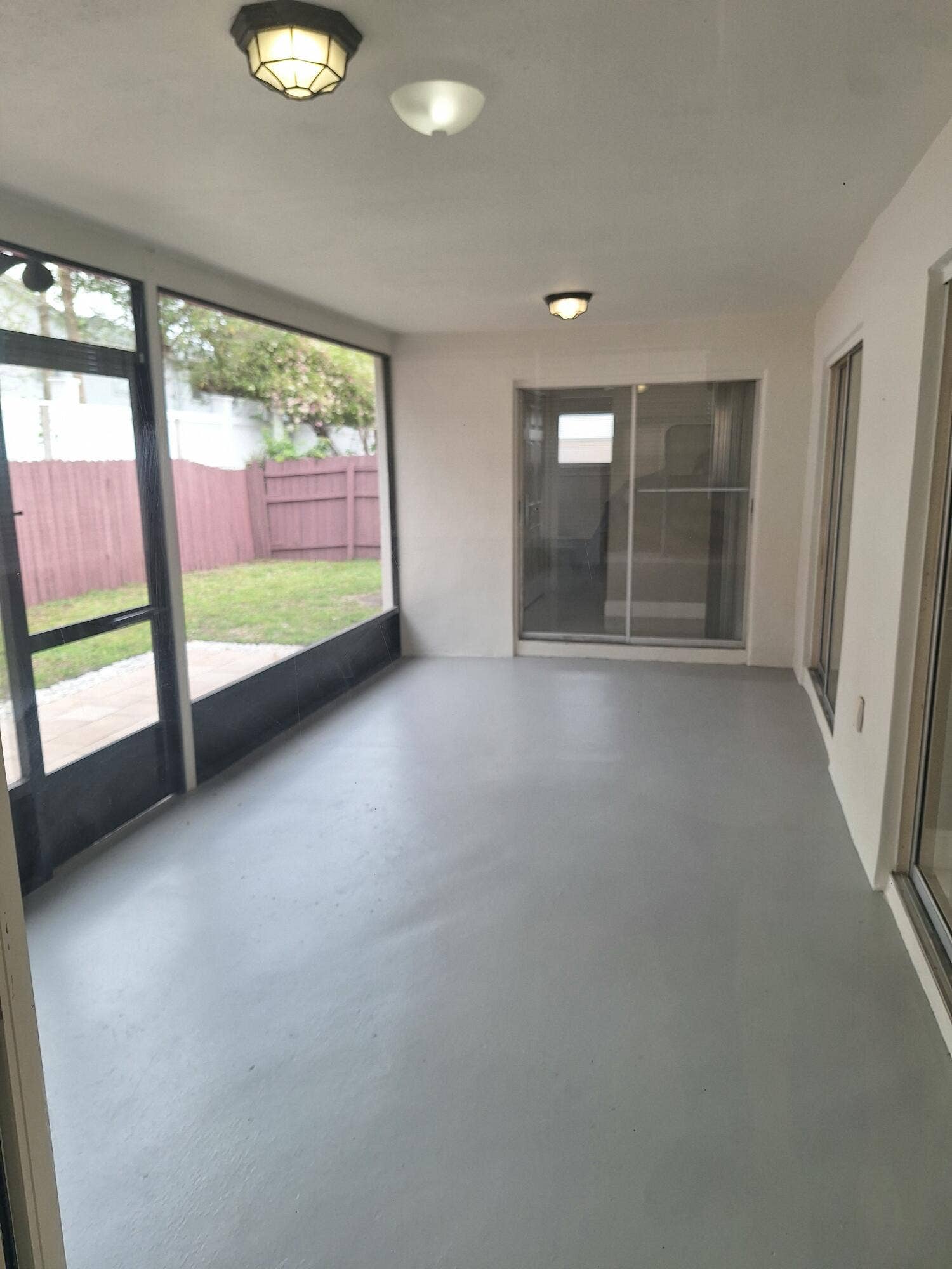 21) Screened Terrace
