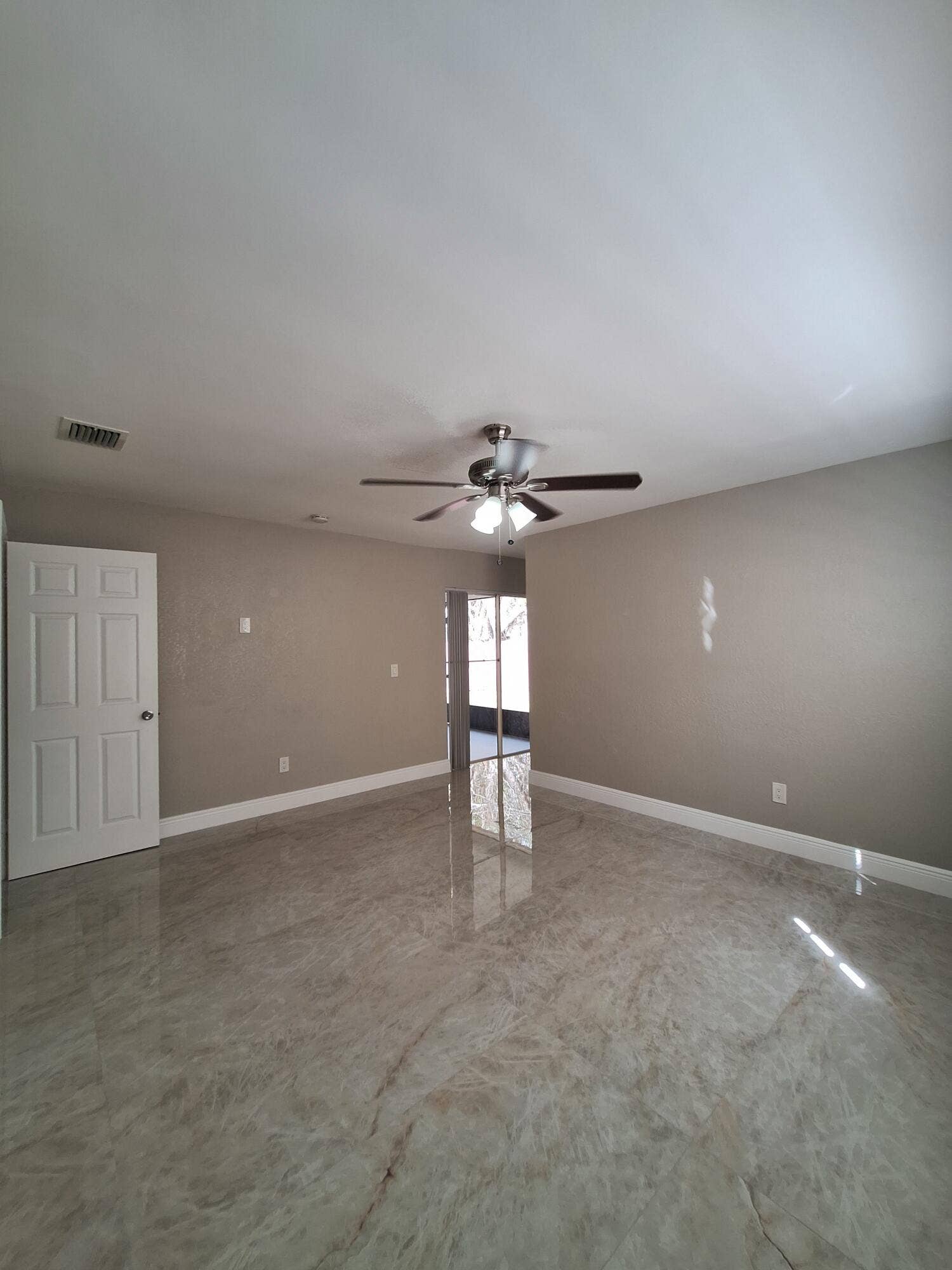 15) Master Bedroom with access to terrac