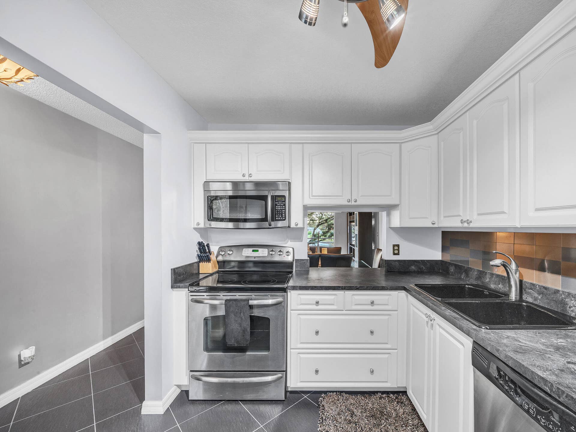 130 Lake Constance Drive, West Palm Beach, FL 33411 4 Kitchen (4)