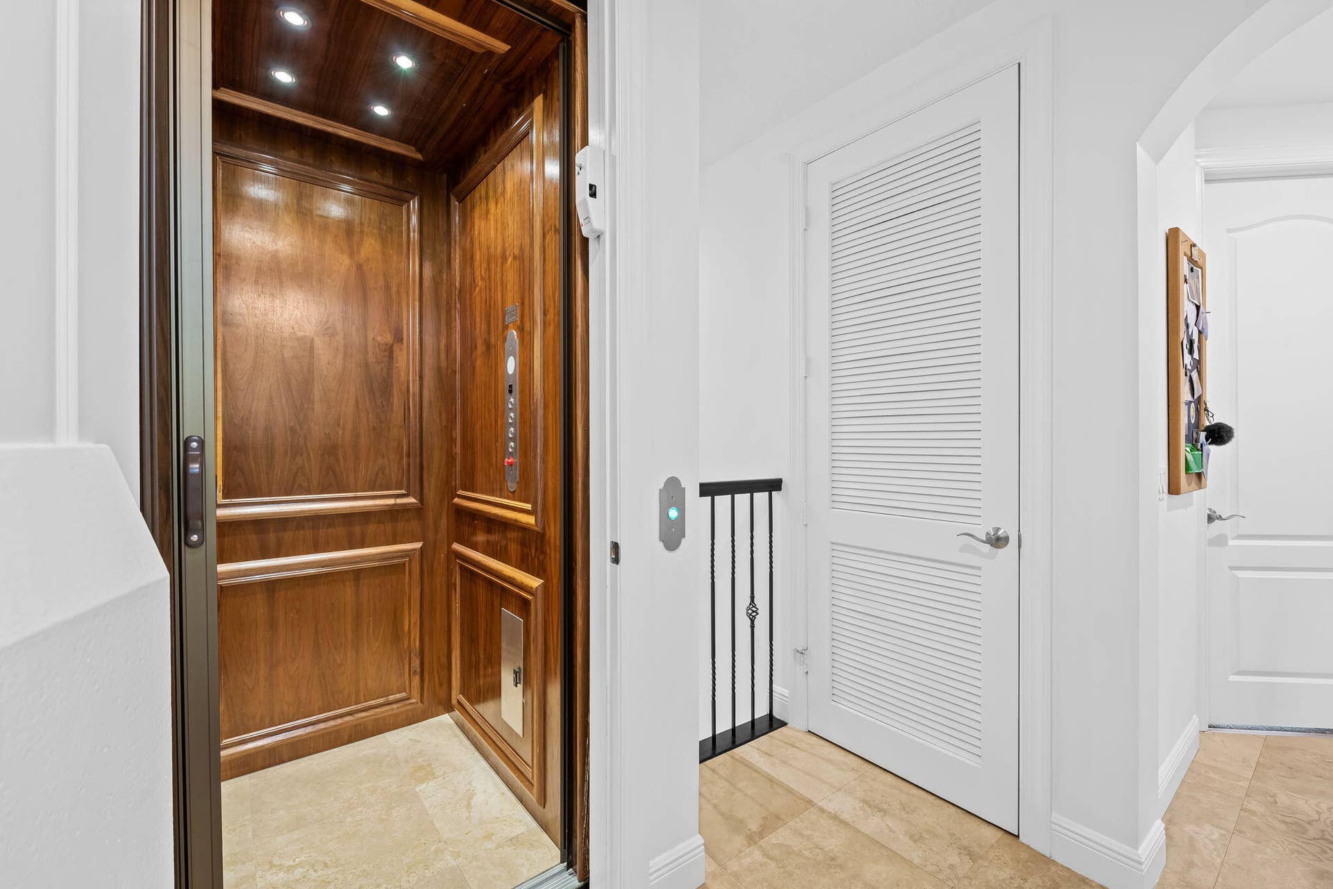 5580 NE Trieste Terrace, Boca Raton, FL 33487 Elevator