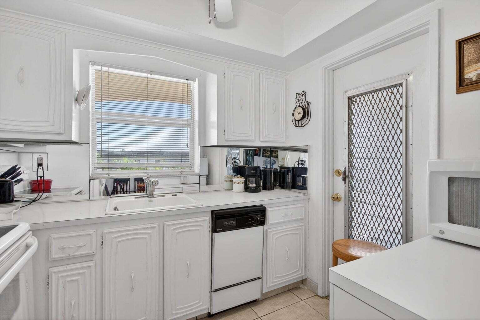 100 SE 6th Avenue, #303, Pompano Beach, Pompano Beach, FL 33060 100 SE 6th Avenue, #303, Pompano Beach, Pompano Beach, FL 33060