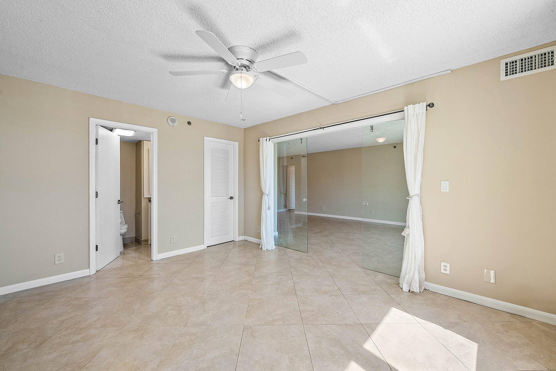 3301 S Ocean Boulevard, #207, Highland Beach, FL 33487 014-3301SouthOceanBoulevard-207-Highland