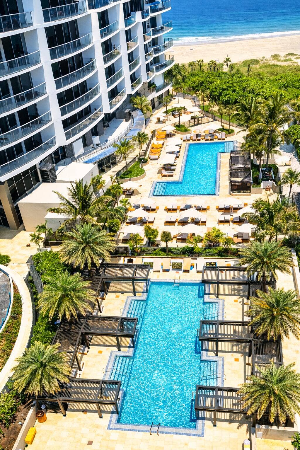 Tropical Resort w: 2 pools on the beach