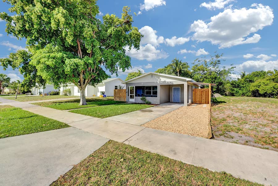 Property photo for 240 NW 9th Avenue, Delray Beach, FL