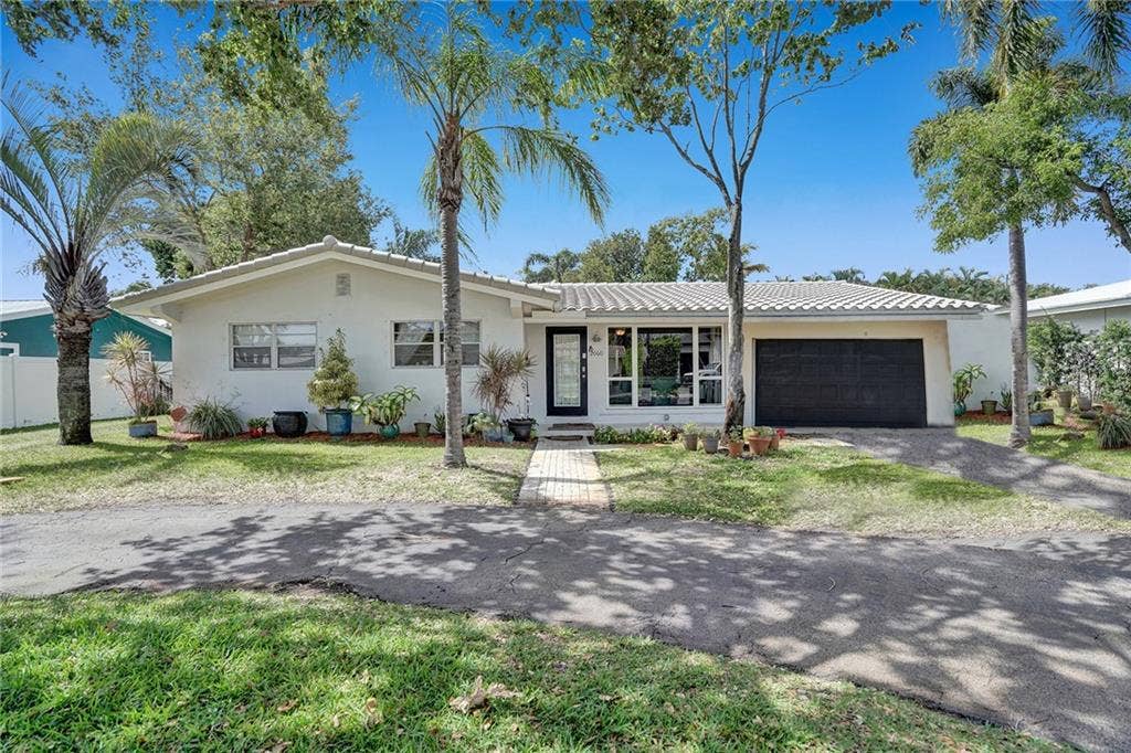 2060 NE 26th St, Lighthouse Point, FL 33064