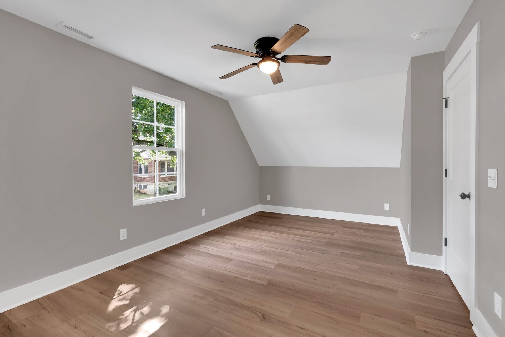 220 Walnut St, Shelbyville, TN 37160
