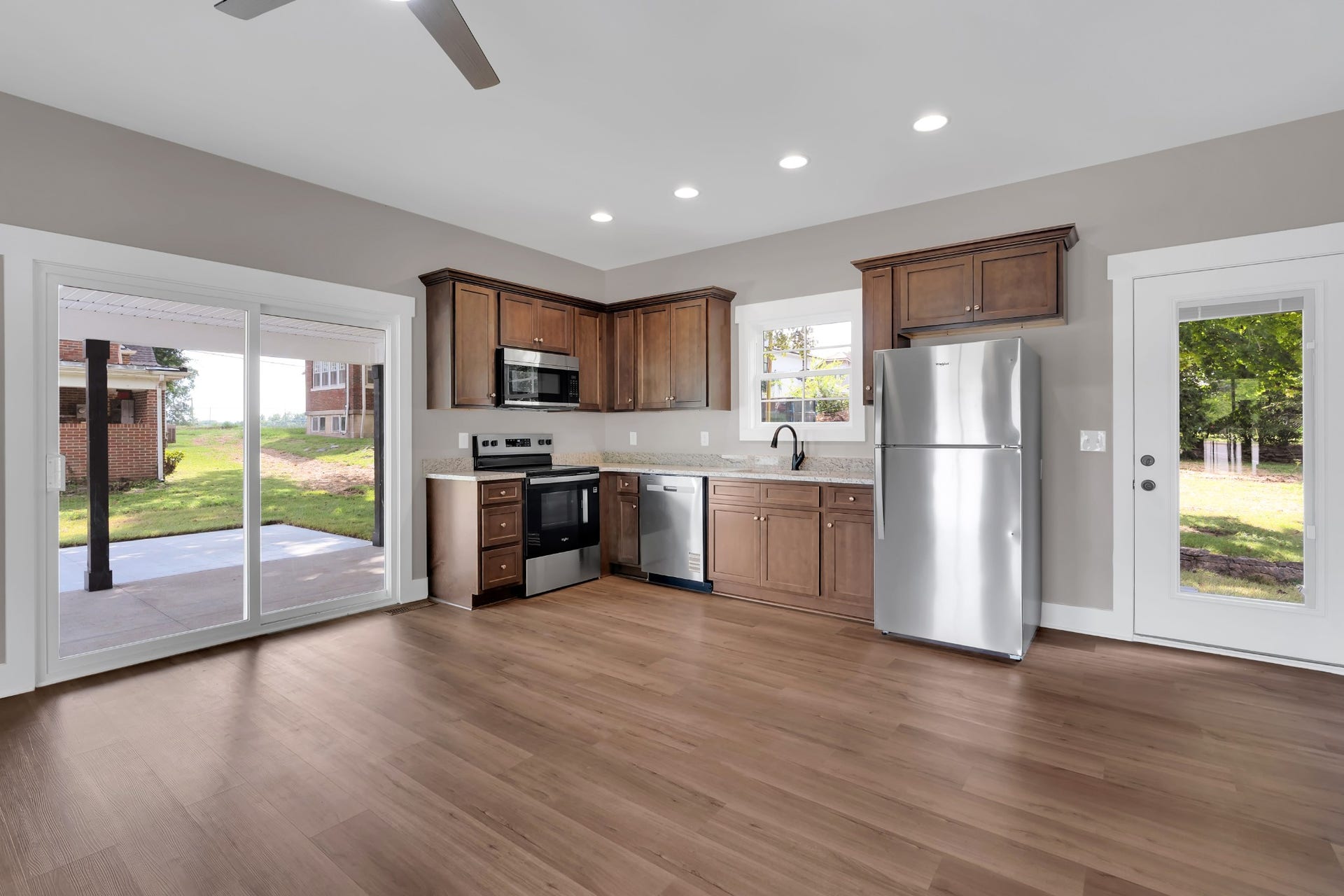 220 Walnut St, Shelbyville, TN 37160