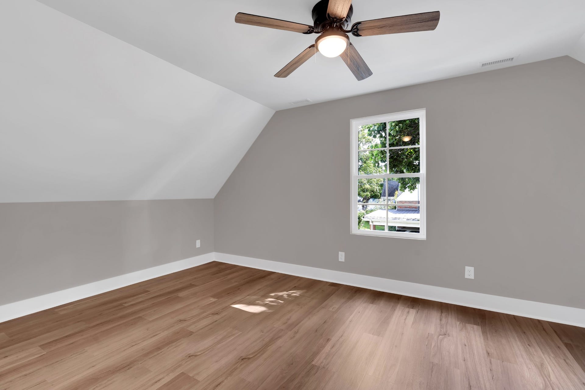220 Walnut St, Shelbyville, TN 37160