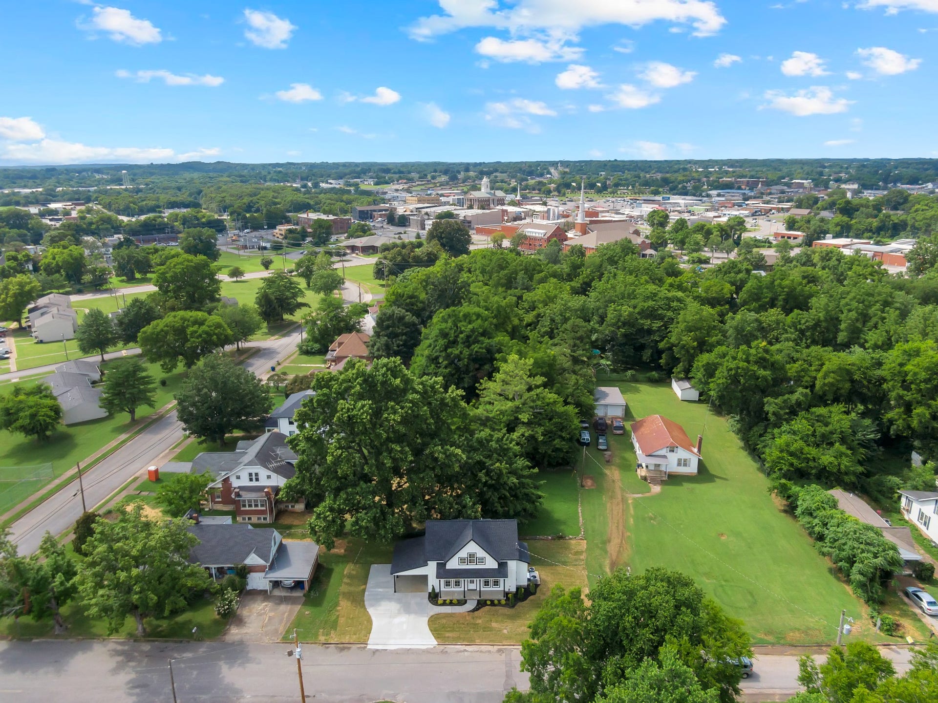 220 Walnut St, Shelbyville, TN 37160