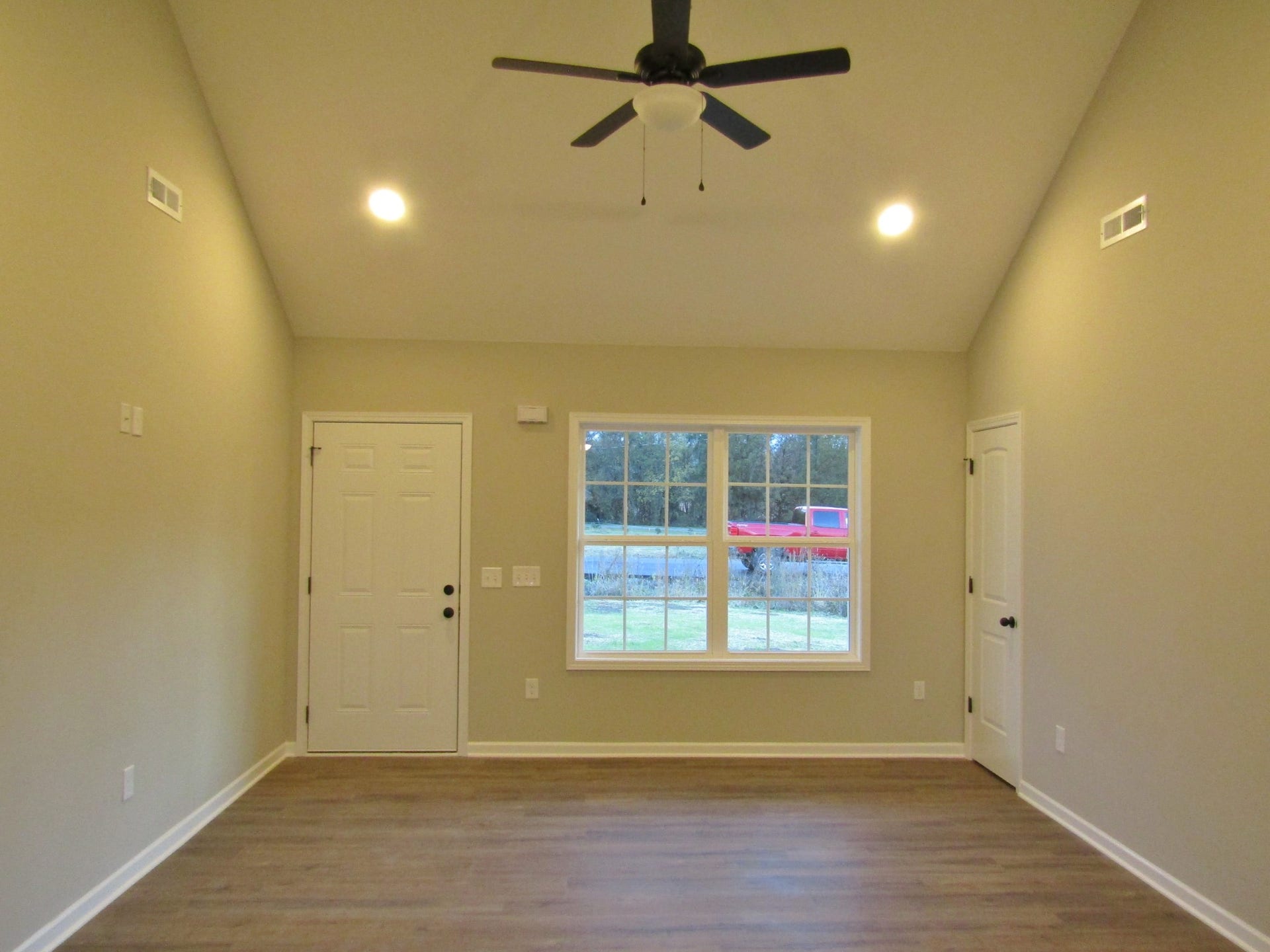 1600 Larry Dospil Dr, Lewisburg, TN 37091 1600 Larry Dospil Dr, Lewisburg, TN 37091