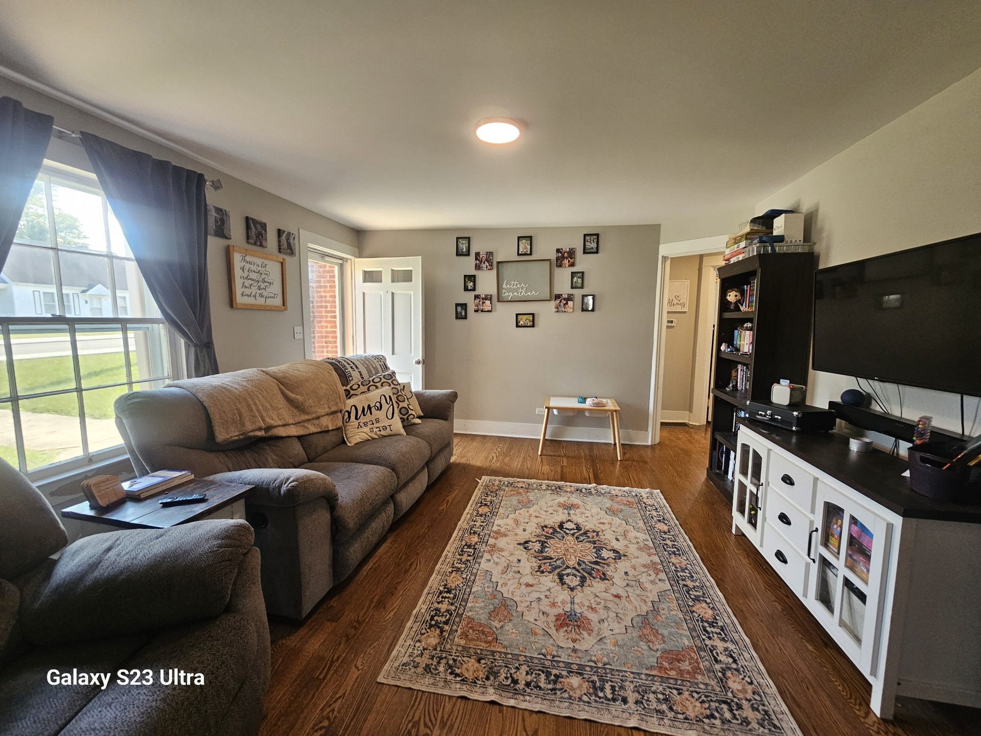 218 Garfield St, McMinnville, TN 37110 Cozy living room with original hardwood floors