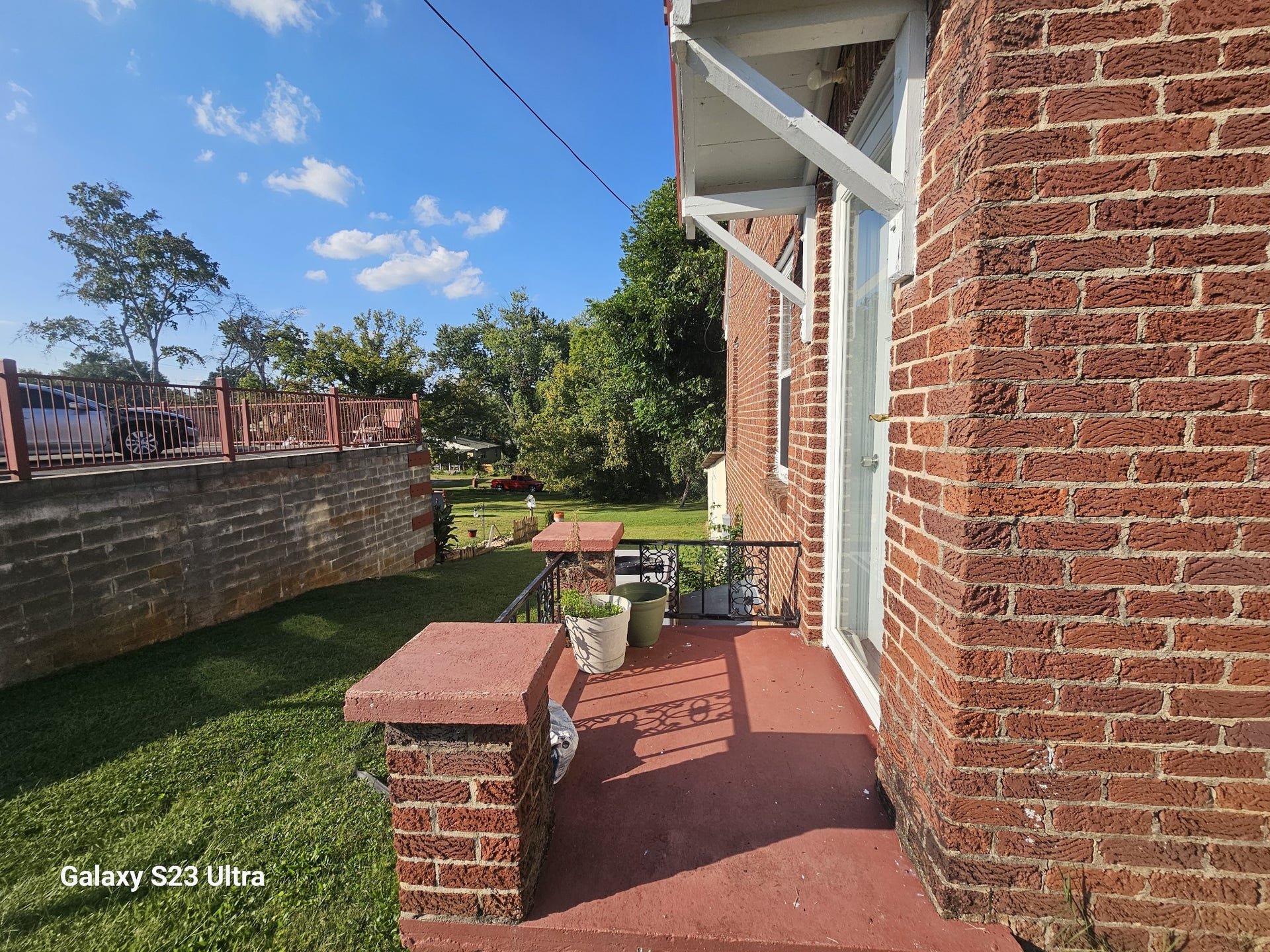218 Garfield St, McMinnville, TN 37110 Patio on side with separate entrance