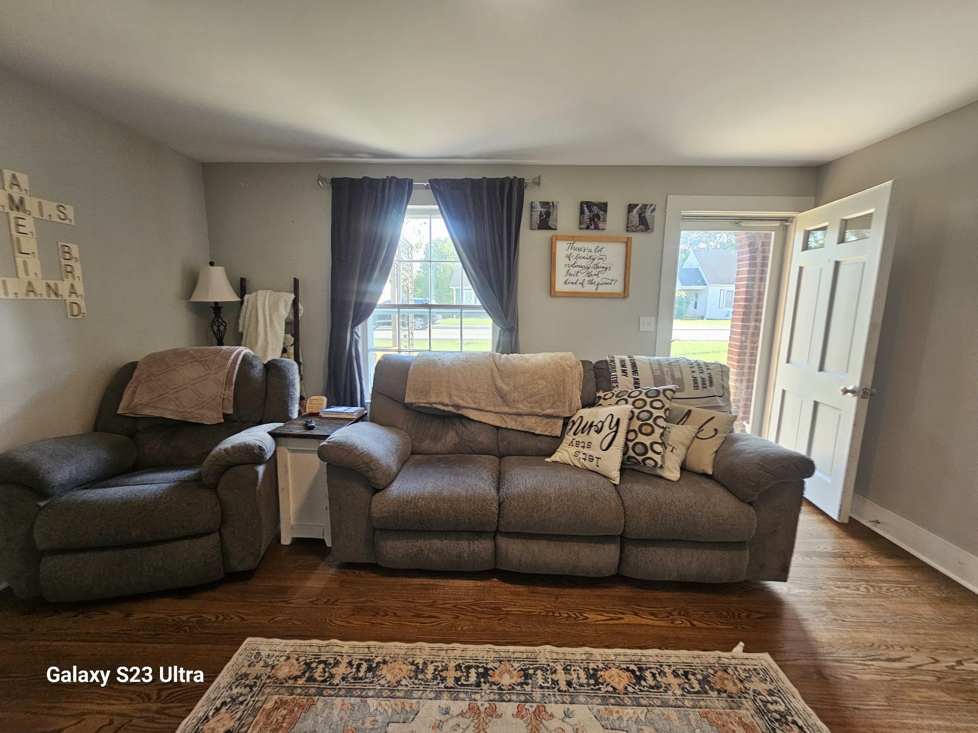 218 Garfield St, McMinnville, TN 37110 Cozy living room with original hardwood floors