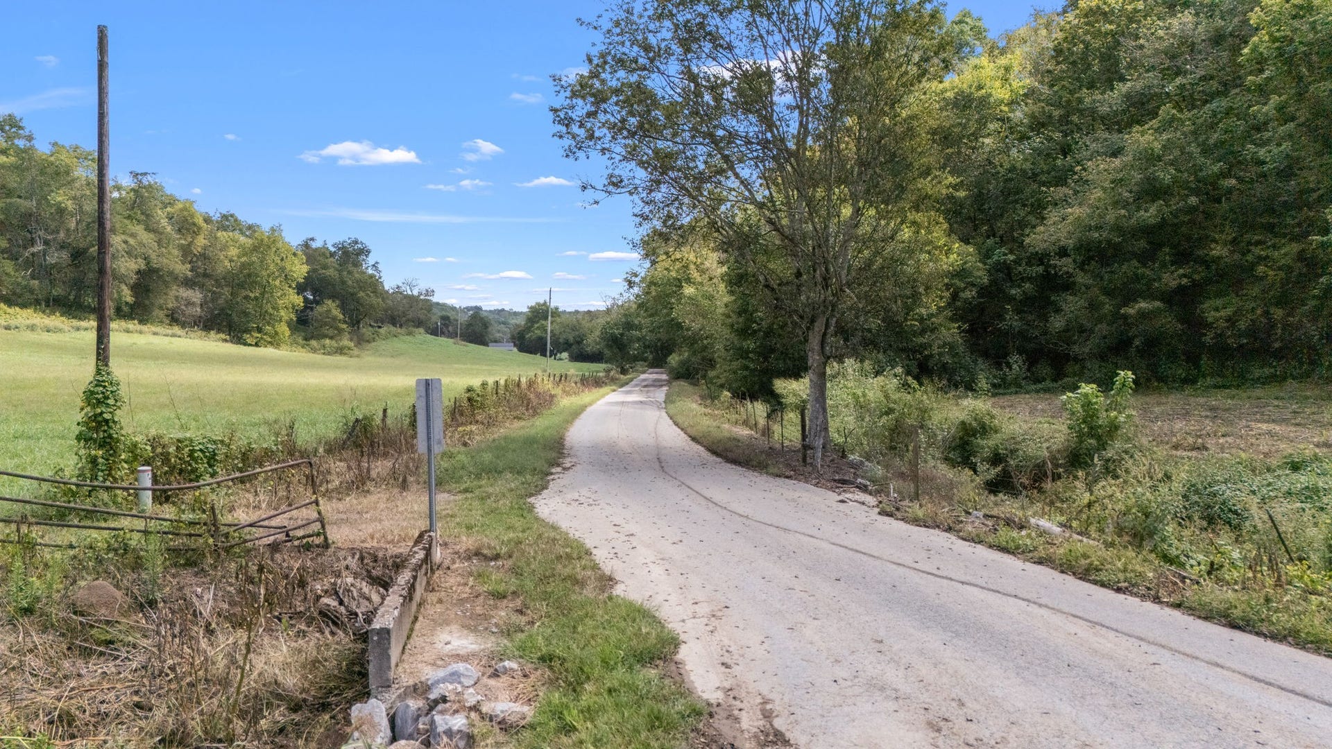692 Anderson Rd, Shelbyville, TN 37160 692 Anderson Rd, Shelbyville, TN 37160