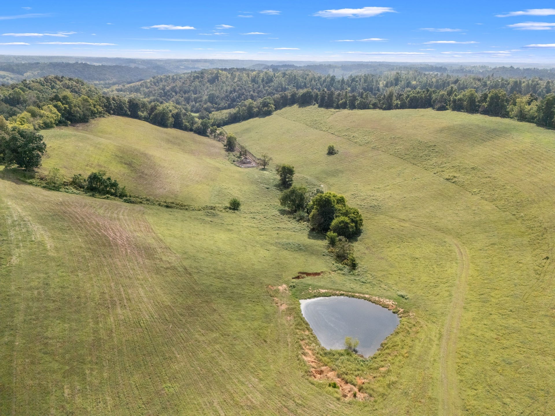 692 Anderson Rd, Shelbyville, TN 37160 692 Anderson Rd, Shelbyville, TN 37160