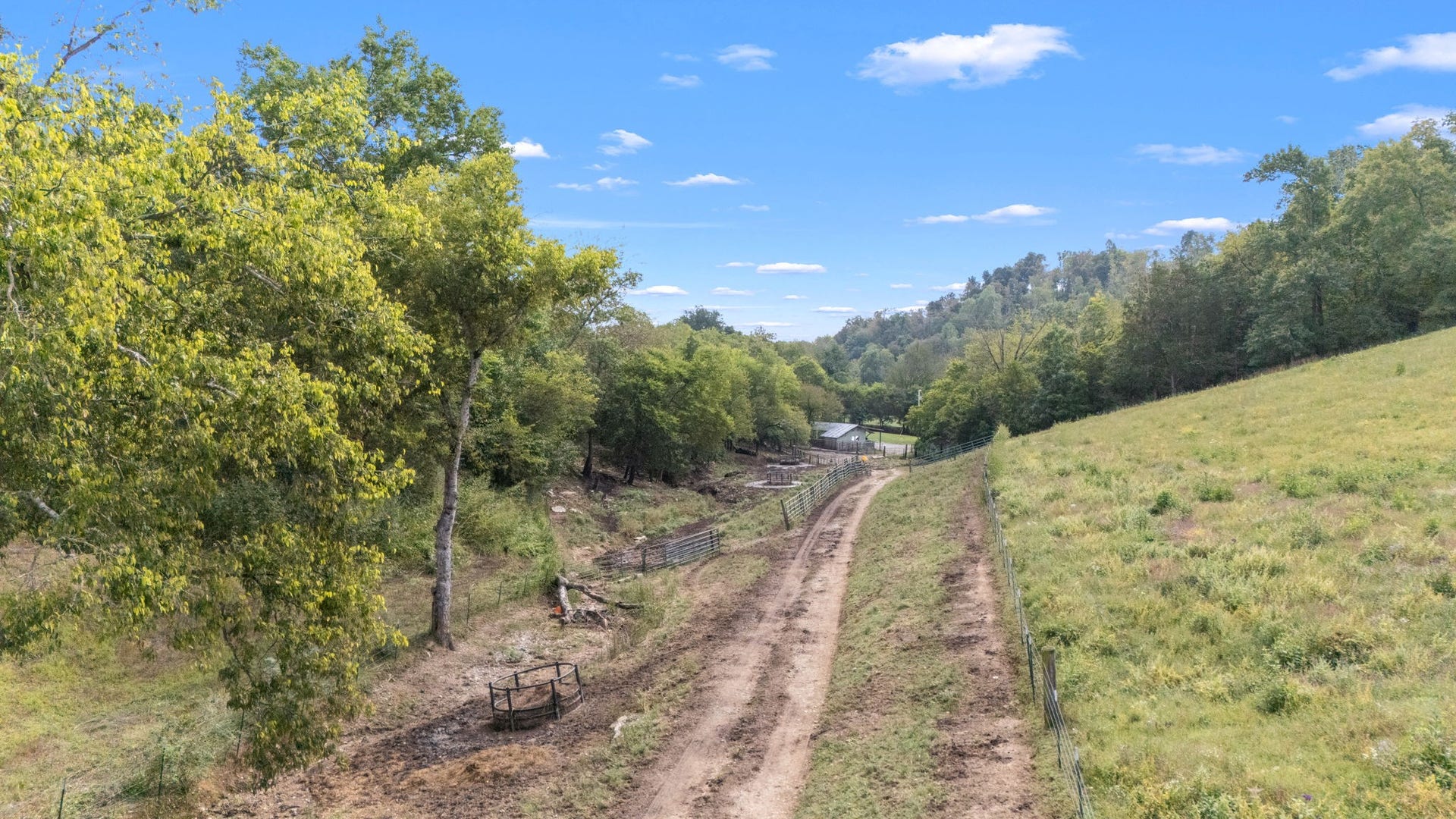 692 Anderson Rd, Shelbyville, TN 37160 692 Anderson Rd, Shelbyville, TN 37160