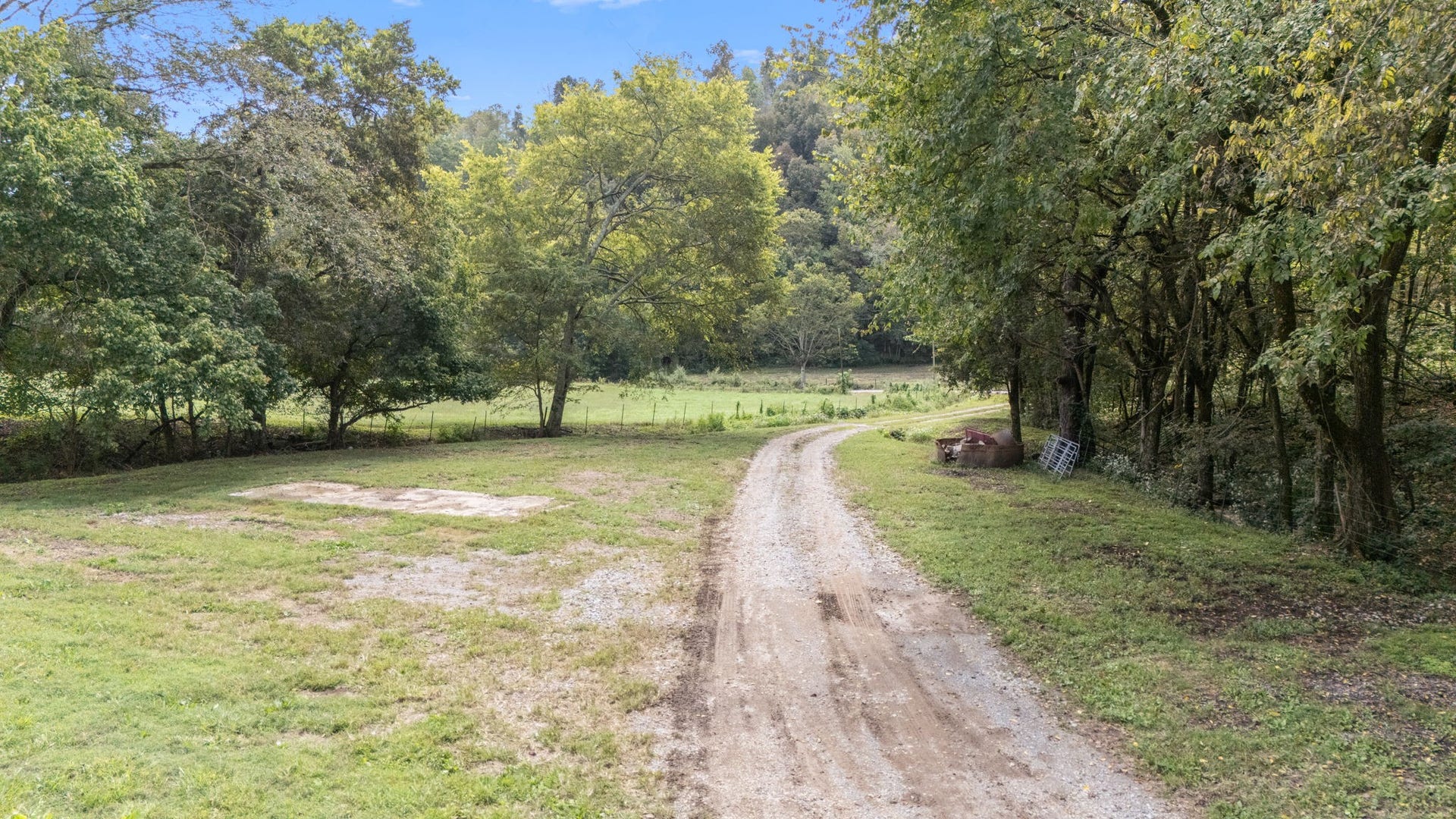 692 Anderson Rd, Shelbyville, TN 37160 692 Anderson Rd, Shelbyville, TN 37160