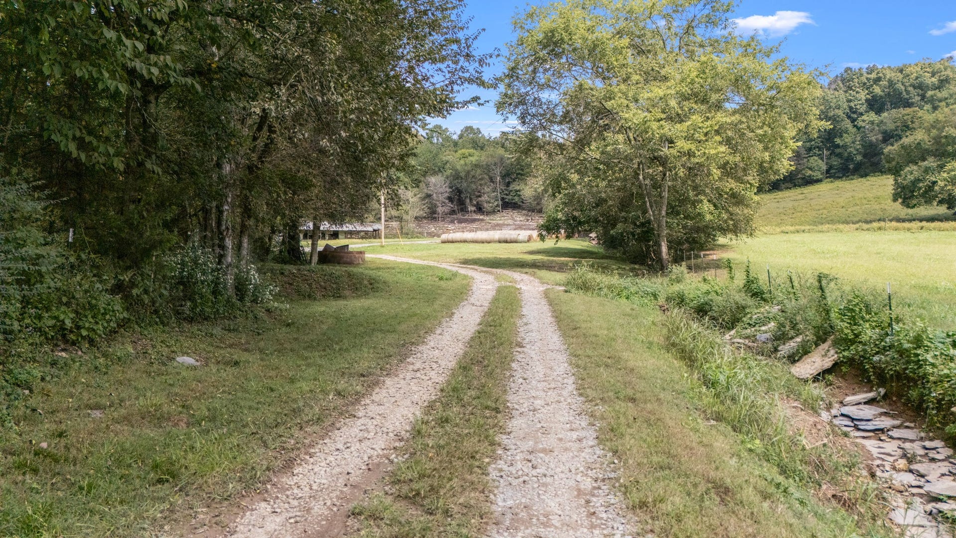 692 Anderson Rd, Shelbyville, TN 37160 692 Anderson Rd, Shelbyville, TN 37160