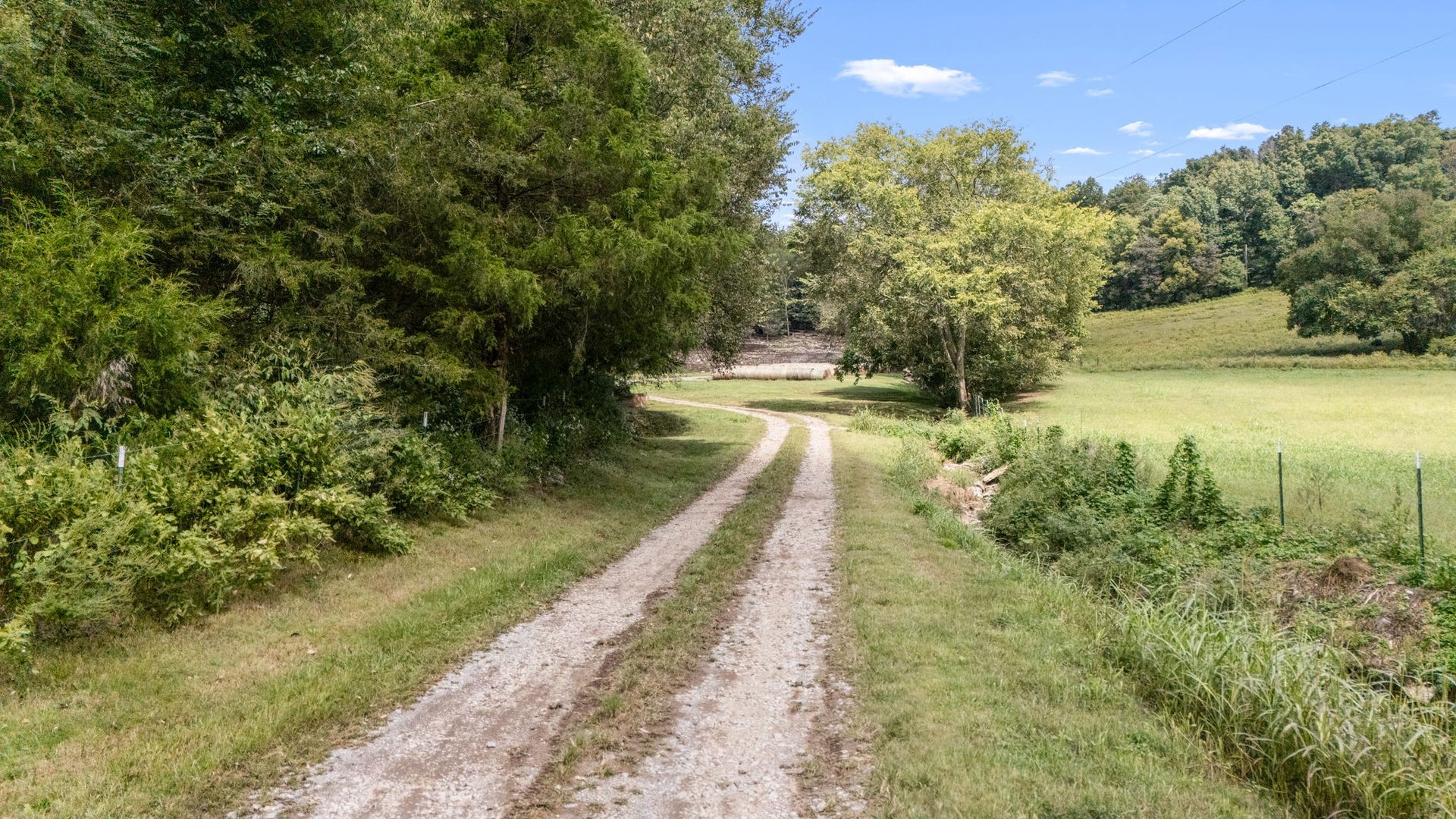 692 Anderson Rd, Shelbyville, TN 37160 692 Anderson Rd, Shelbyville, TN 37160