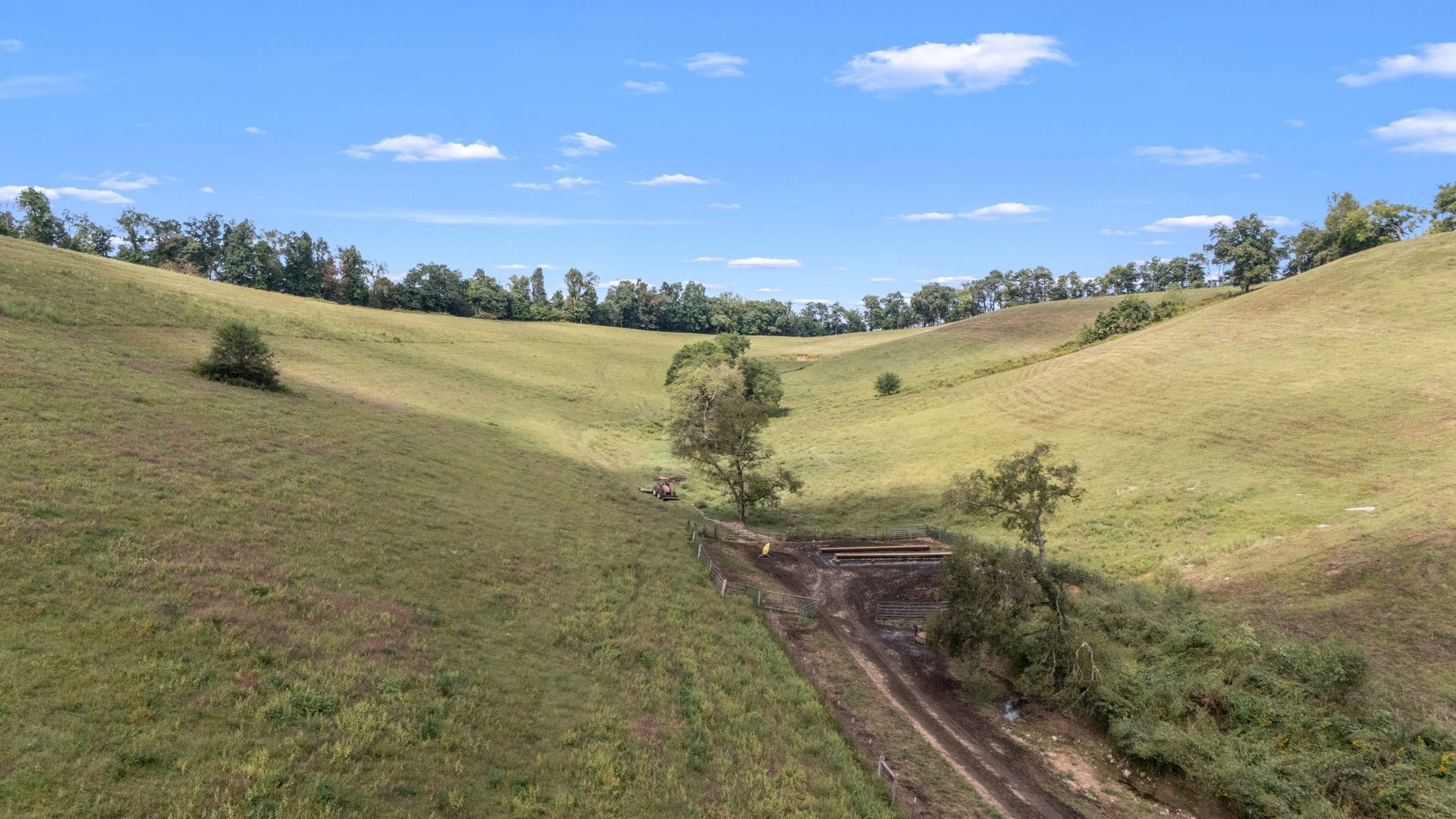 692 Anderson Rd, Shelbyville, TN 37160 692 Anderson Rd, Shelbyville, TN 37160