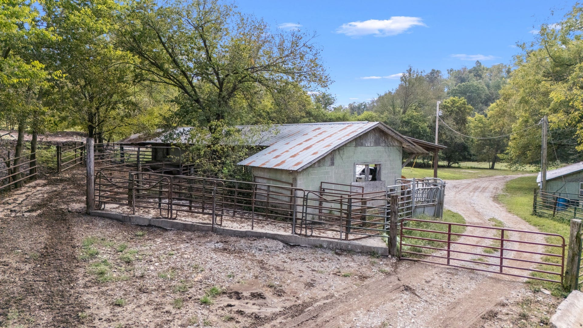 692 Anderson Rd, Shelbyville, TN 37160 692 Anderson Rd, Shelbyville, TN 37160