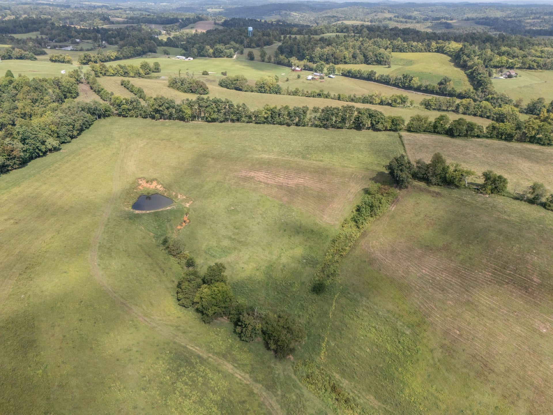 692 Anderson Rd, Shelbyville, TN 37160 692 Anderson Rd, Shelbyville, TN 37160