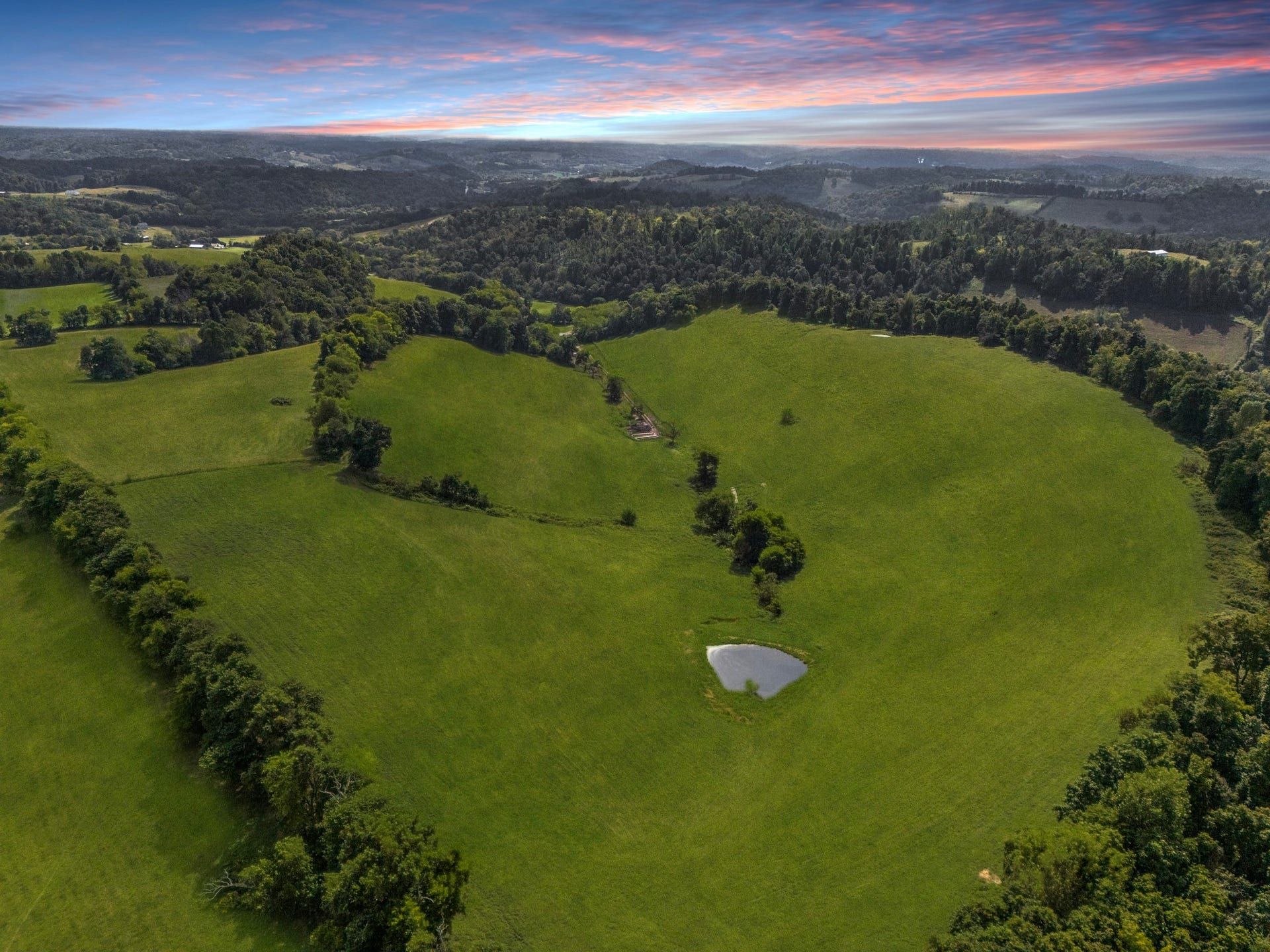 692 Anderson Rd, Shelbyville, TN 37160 692 Anderson Rd, Shelbyville, TN 37160