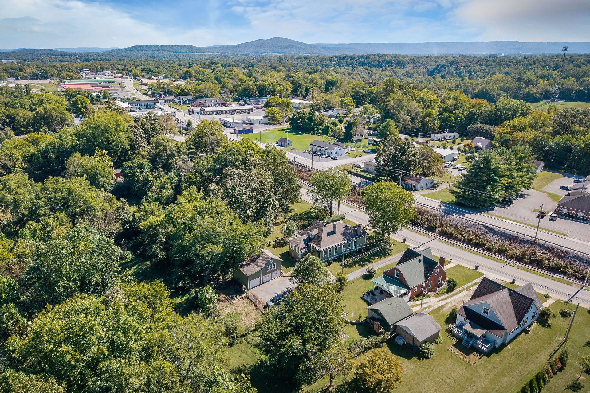 215 W Sparta St, McMinnville, TN 37110 215 W Sparta St, McMinnville, TN 37110