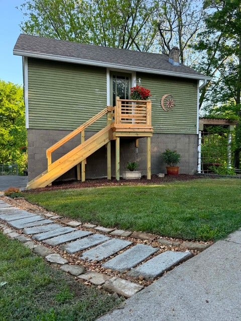 215 W Sparta St, McMinnville, TN 37110 215 W Sparta St, McMinnville, TN 37110