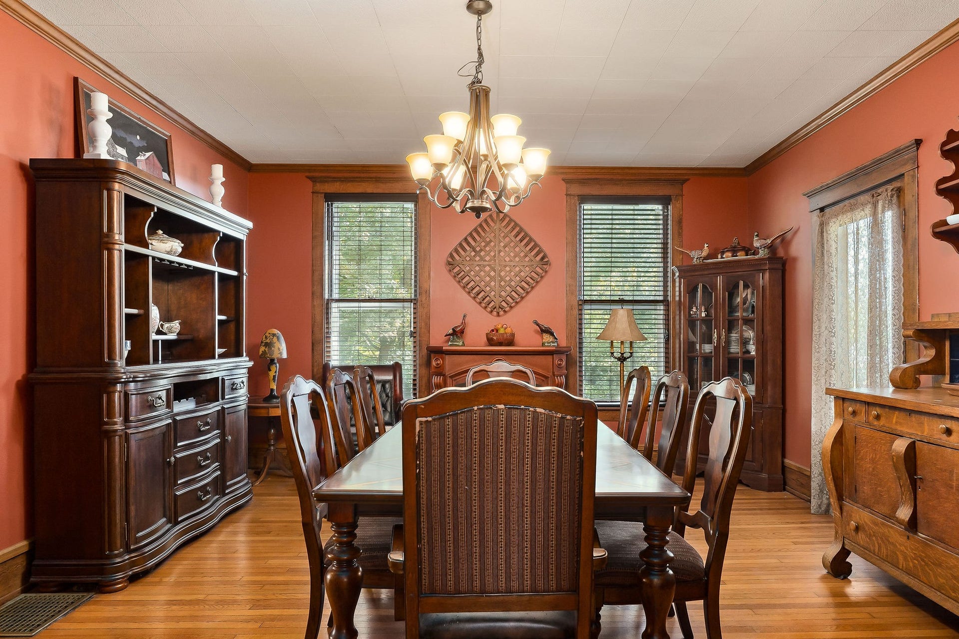 215 W Sparta St, McMinnville, TN 37110 215 W Sparta St, McMinnville, TN 37110