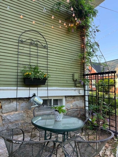 215 W Sparta St, McMinnville, TN 37110 215 W Sparta St, McMinnville, TN 37110