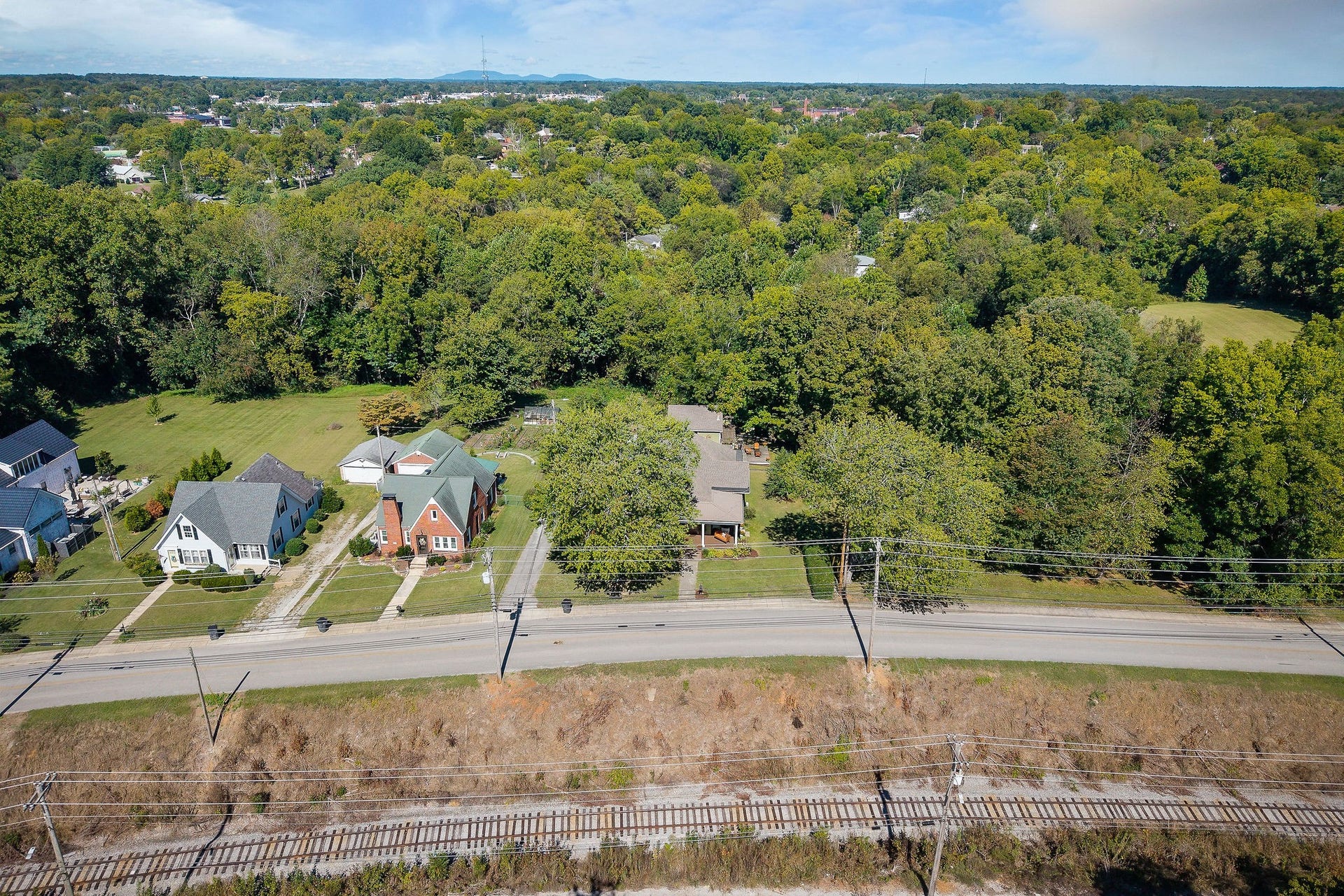 215 W Sparta St, McMinnville, TN 37110 215 W Sparta St, McMinnville, TN 37110