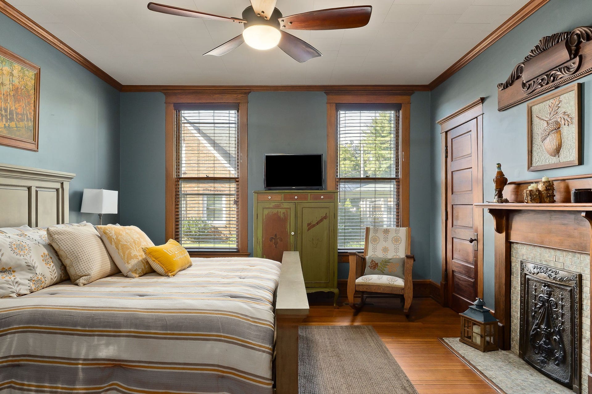 215 W Sparta St, McMinnville, TN 37110 215 W Sparta St, McMinnville, TN 37110