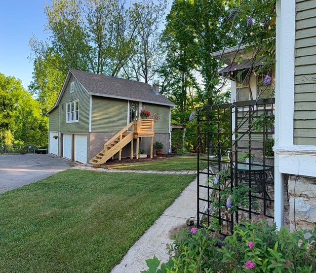 215 W Sparta St, McMinnville, TN 37110 215 W Sparta St, McMinnville, TN 37110