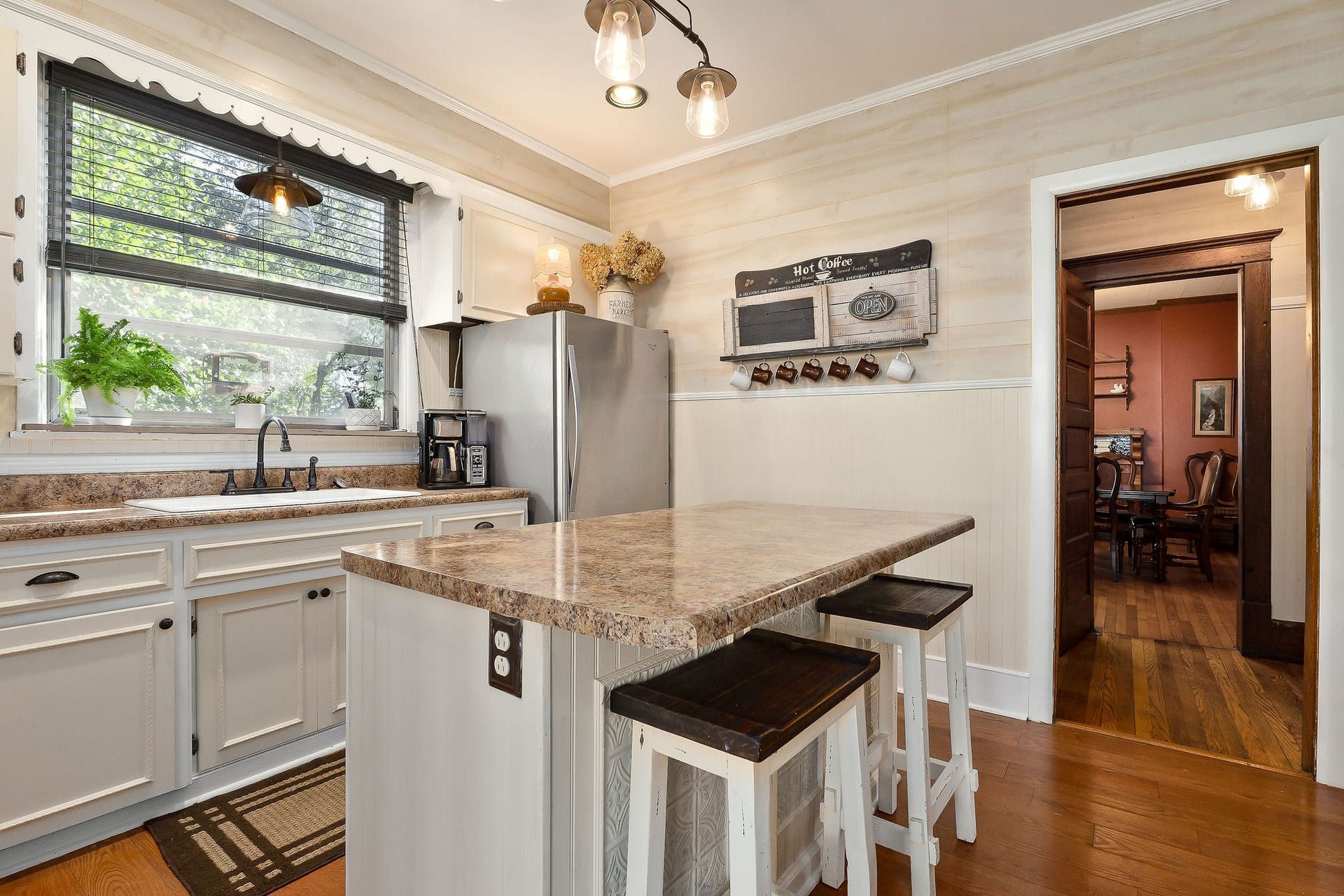 215 W Sparta St, McMinnville, TN 37110 215 W Sparta St, McMinnville, TN 37110