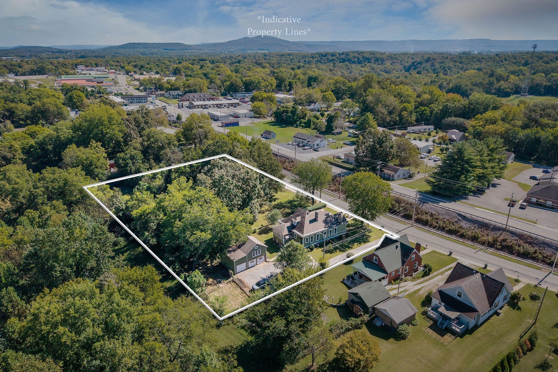 215 W Sparta St, McMinnville, TN 37110 215 W Sparta St, McMinnville, TN 37110