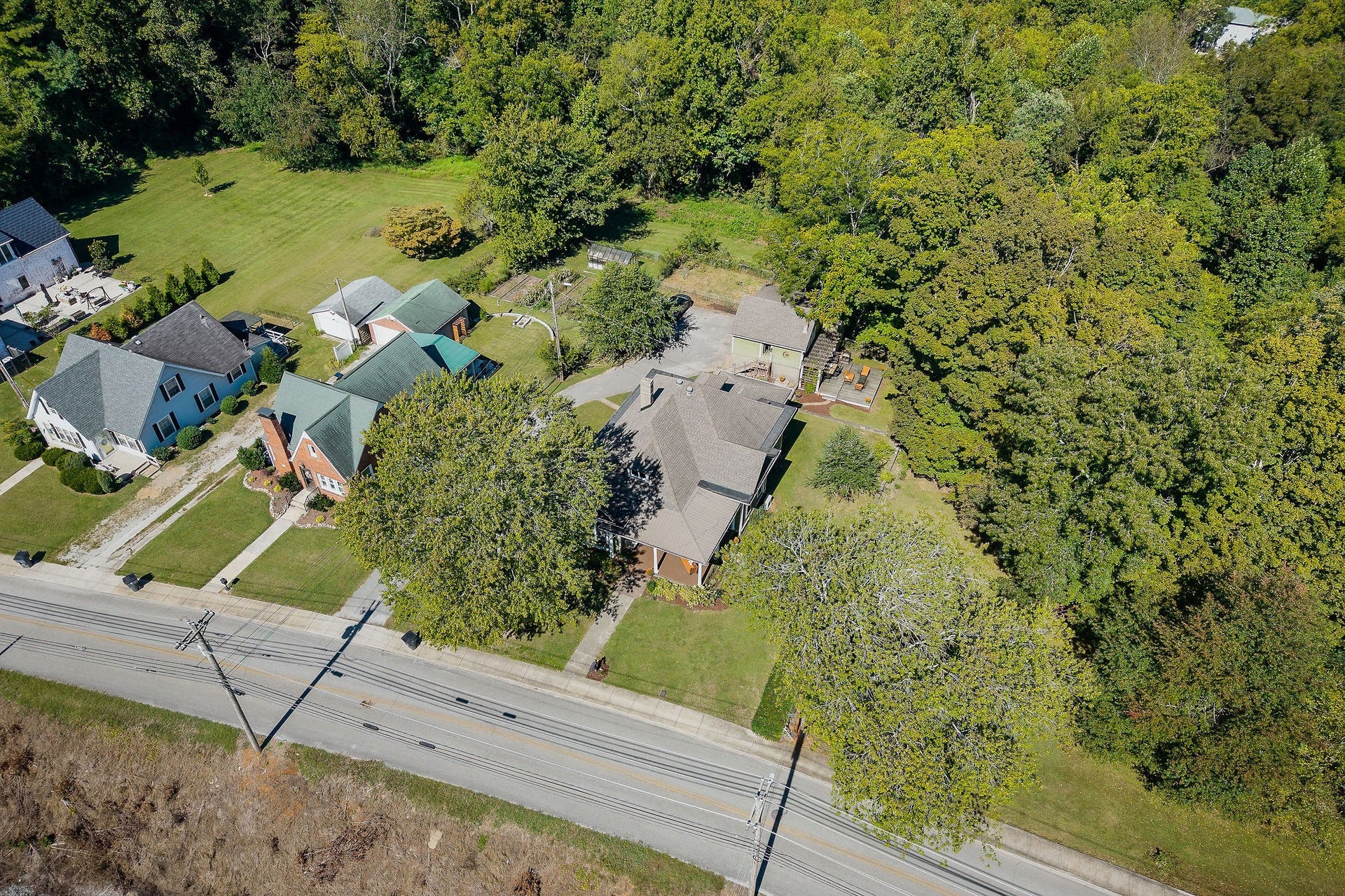 215 W Sparta St, McMinnville, TN 37110 215 W Sparta St, McMinnville, TN 37110